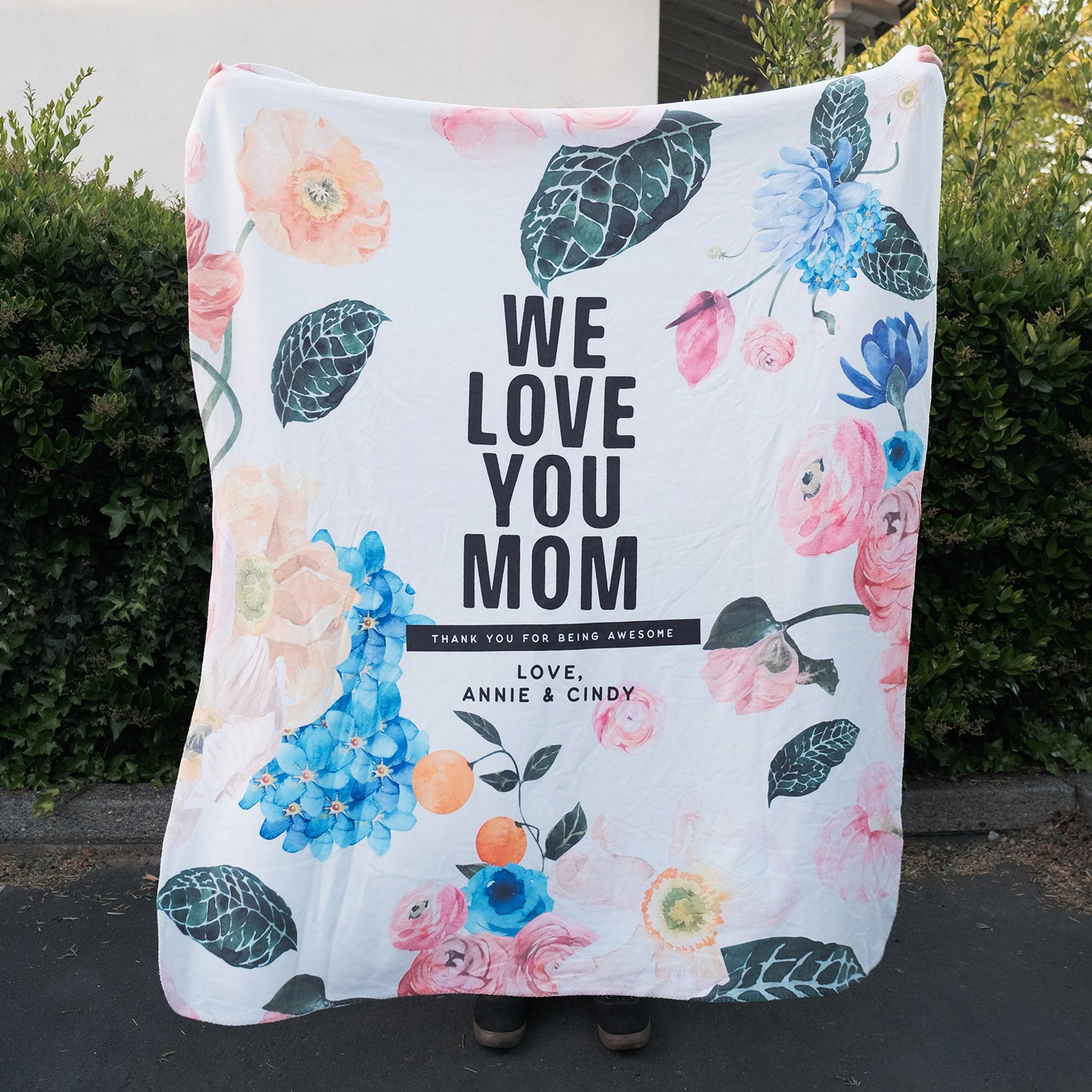 Personalized Mom Floral Fleece Blanket - Fleece - Personalized Gifts for Couples, Custom Birthday Gifts, Custom Anniversary Gifts | Relatable Basic